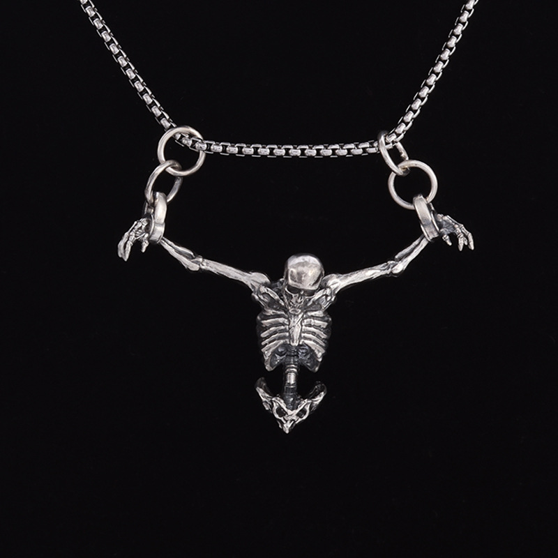 Quirky Vintage Fashion - Collar con colgante de calavera Chapado