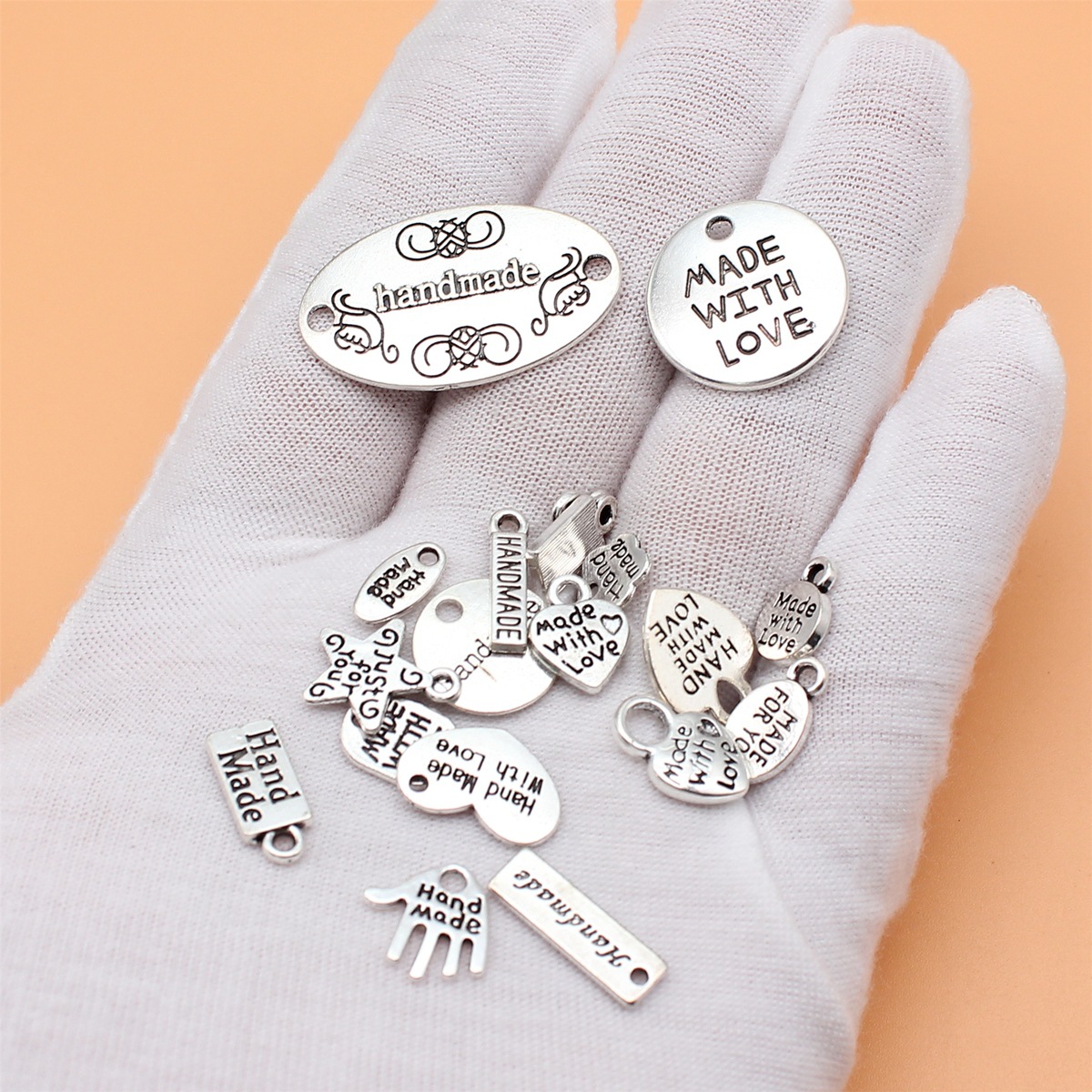 Colección de dijes hechos a ma - Vintage Fashion Tags reseña y precio
